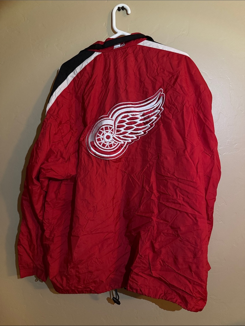 Starter Red Detroit Wings Zip Windbreaker Jacket - Picture 7 of 7
